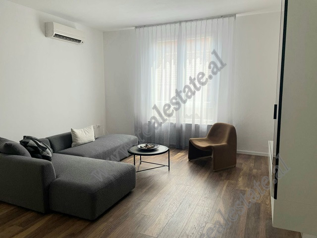 Apartament me qera ne fillimin e rruges Tafaj ne Tirane.

Ndodhet ne katin e 3-te ne nje vile 3-ka